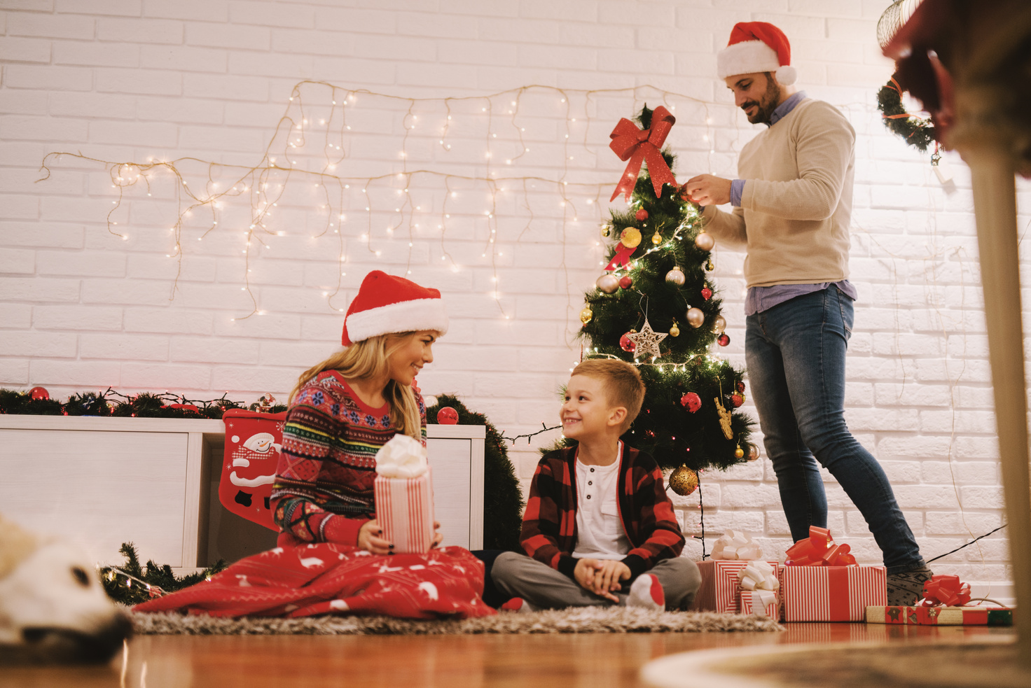 Happy family christmas eve.